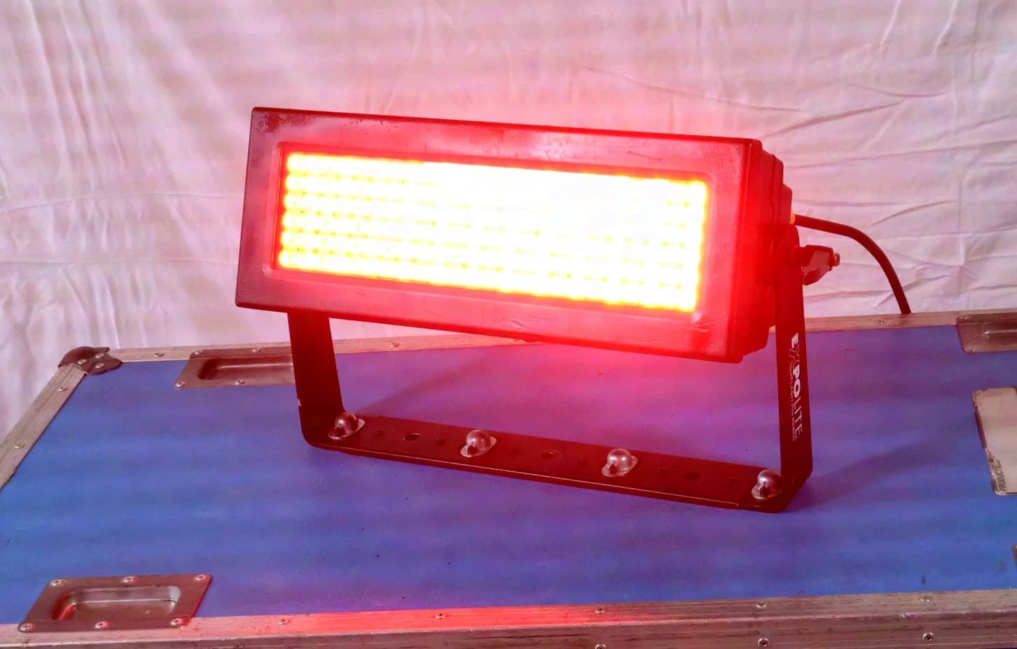 ExpoLite TourFlash Pro LED floodlight/strobe (144x 10W RGBW, IP65)