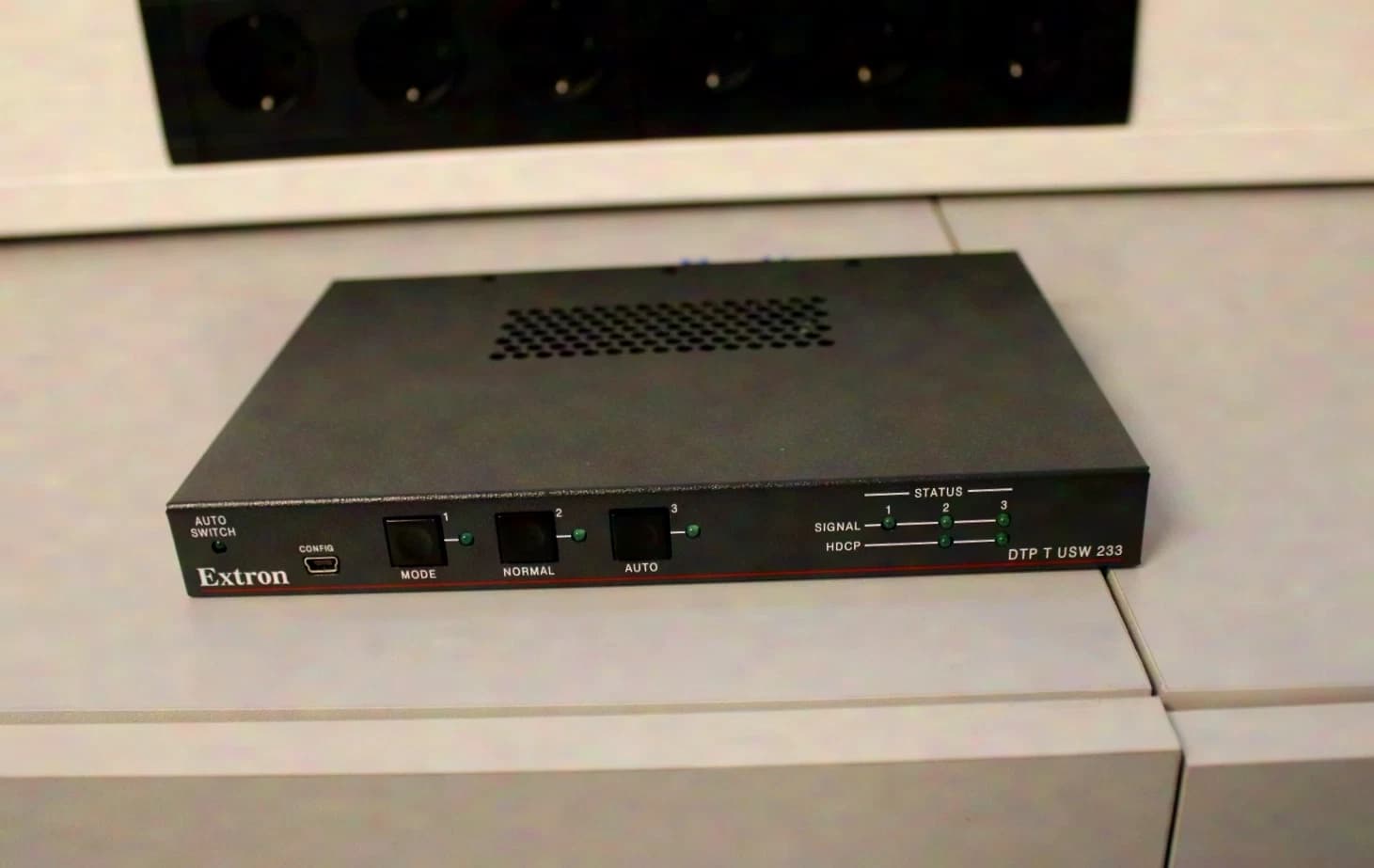 Extron DTP T USW 233 2x HDMI IN, 1x VGA IN, Out: HDBaseT/DTP