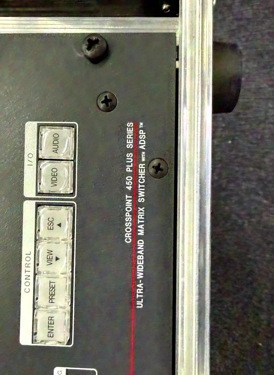 Extron Matrix Crosspoint 450 Plus Series - Ultra-Wideband Matrix Switcher with ADSP eingecased