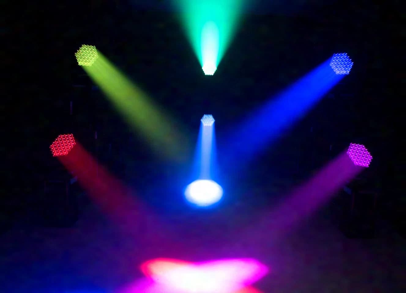 FUTURELIGHT EYE-37 RGBW Zoom LED Moving-Head Wash