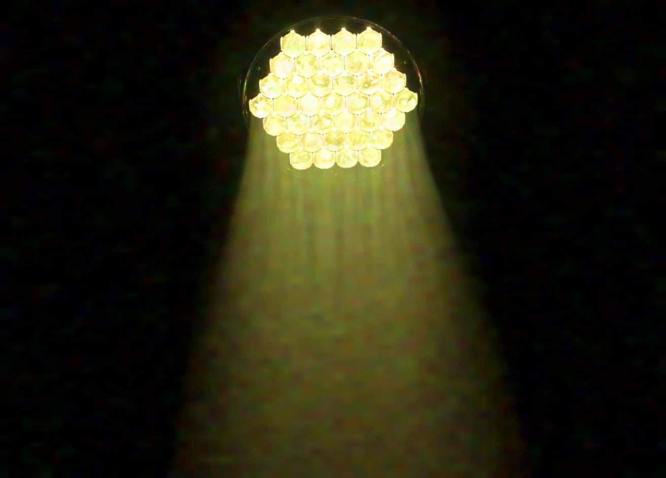 FUTURELIGHT EYE-37 RGBW Zoom LED Moving-Head Wash