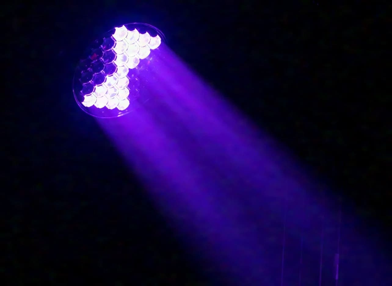 FUTURELIGHT EYE-37 RGBW Zoom LED Moving-Head Wash
