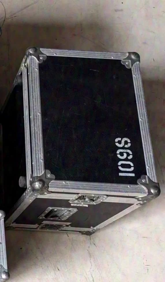Flightcase 19" 8HE Handcase black double door rack, 19" 8HE