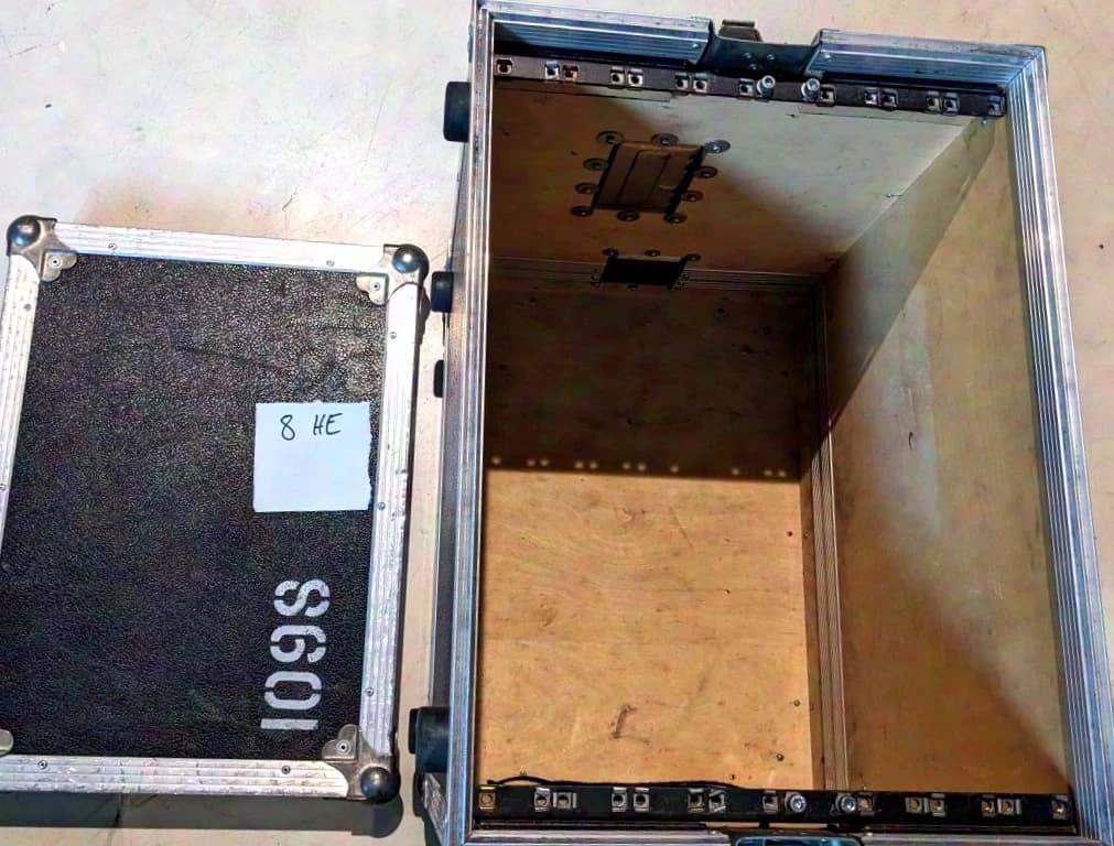 Flightcase 19" 8HE Handcase black double door rack, 19" 8HE