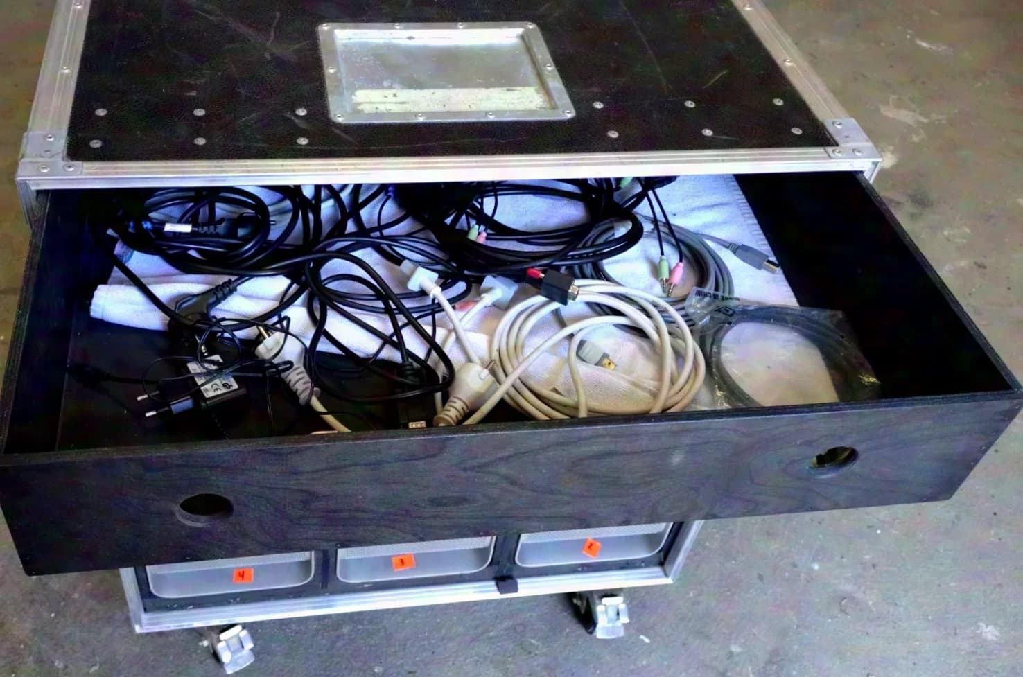 Flight case for 3 MAC Pro units, used