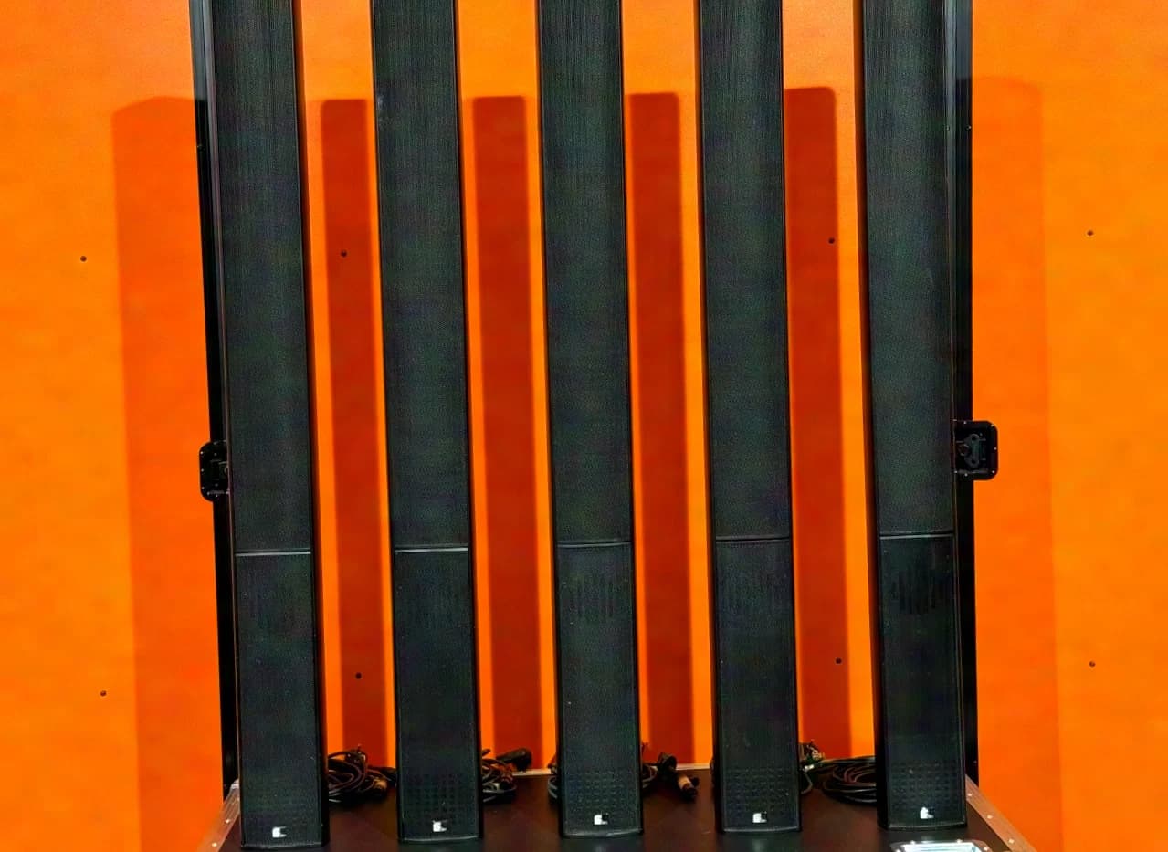 Fohhn Linea Focus LFI-120 electronically steerable line arrays