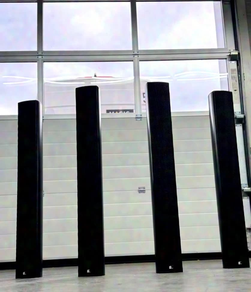 Fohn set consisting of one X Series XS-22 active and two Linea LX-100 loudspeakers