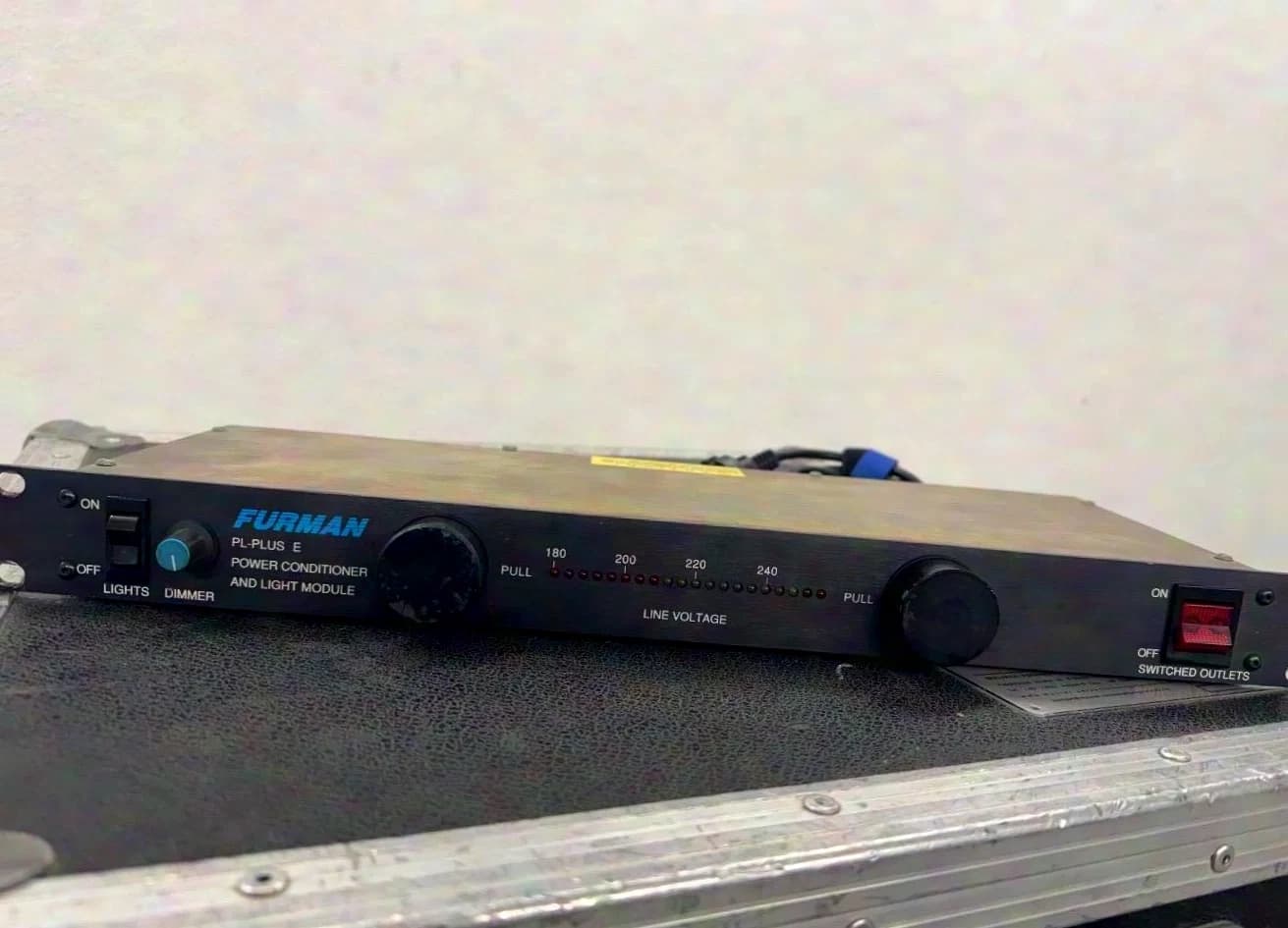 Furman PL-PLUS C E Power Conditioner