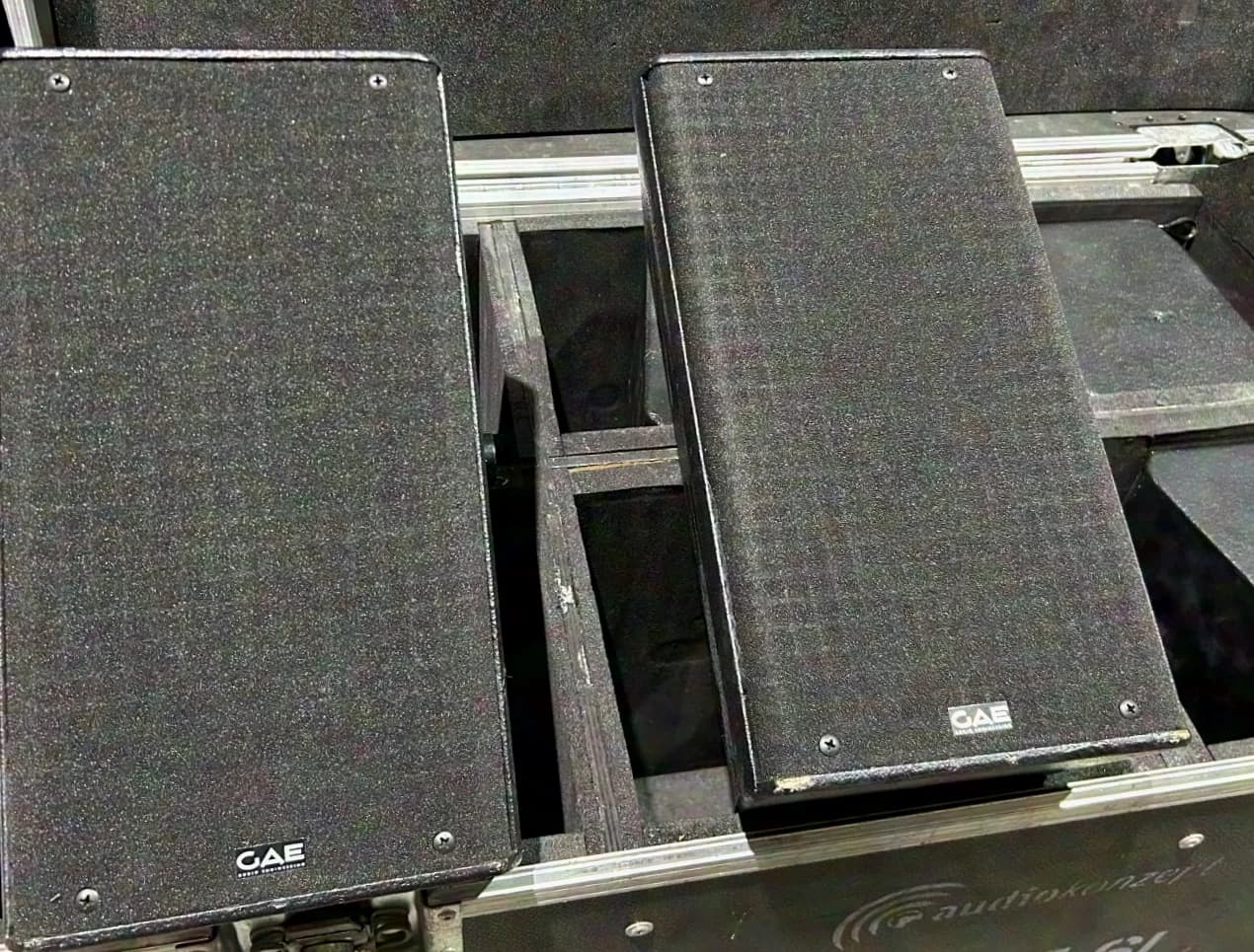 GAE System 6 - Set of 6 units in case incl. flying brackets