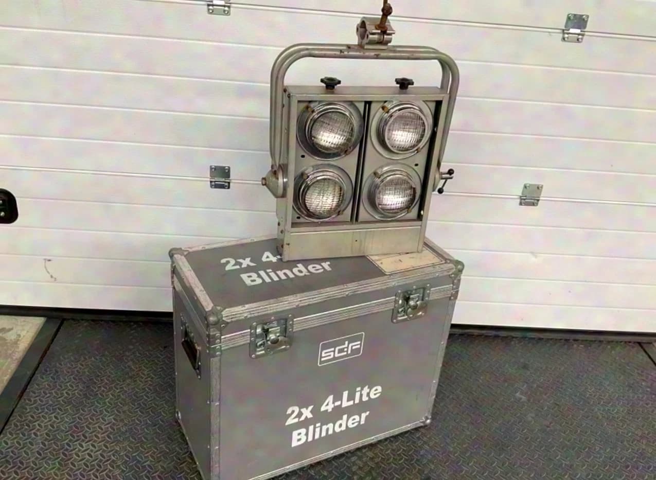 G - Eurolite Blinder 4-lite DWE 110V/650W with lamp in a set of 2 with case