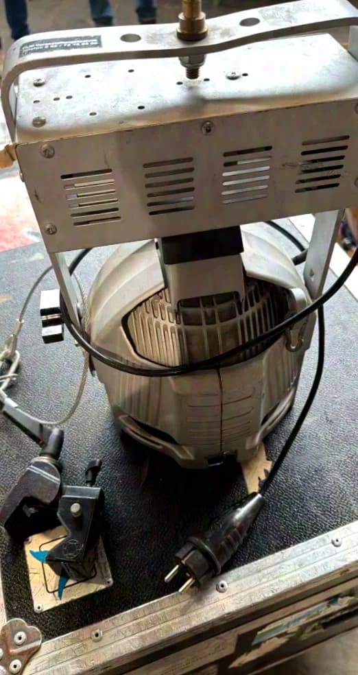 Sale of used equipment from company liquidation: lighting, audio, video, stage equipment and rigging