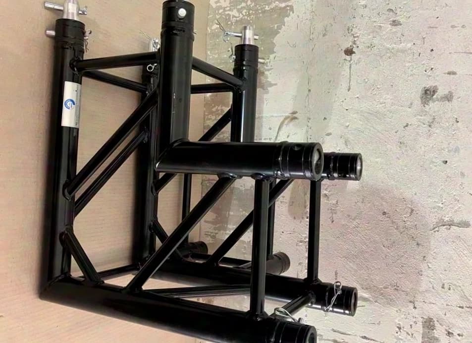 Global Truss F34 C30 90° corner black with outlet