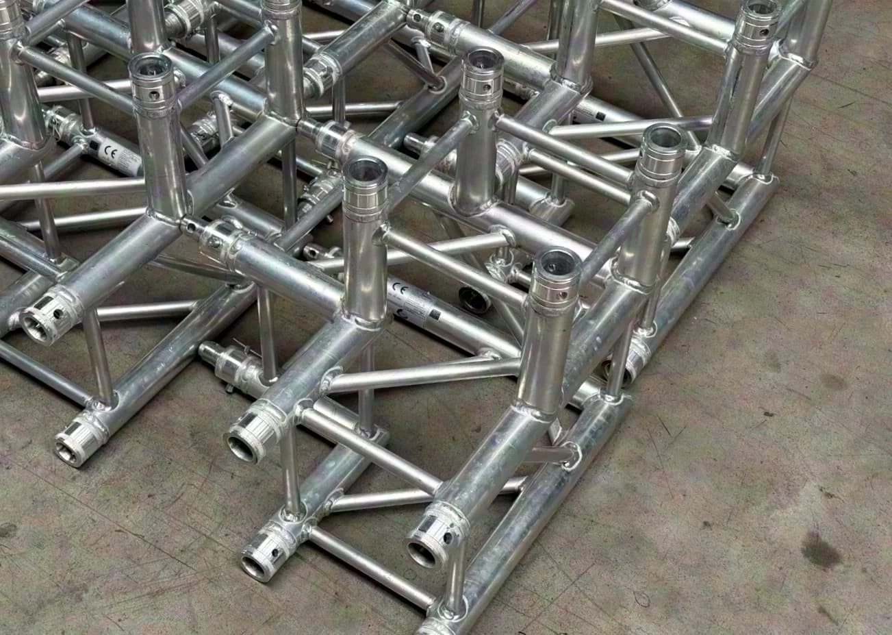 Global Truss F34 C30 90° 3-Way Corner | 0.5m | Silver