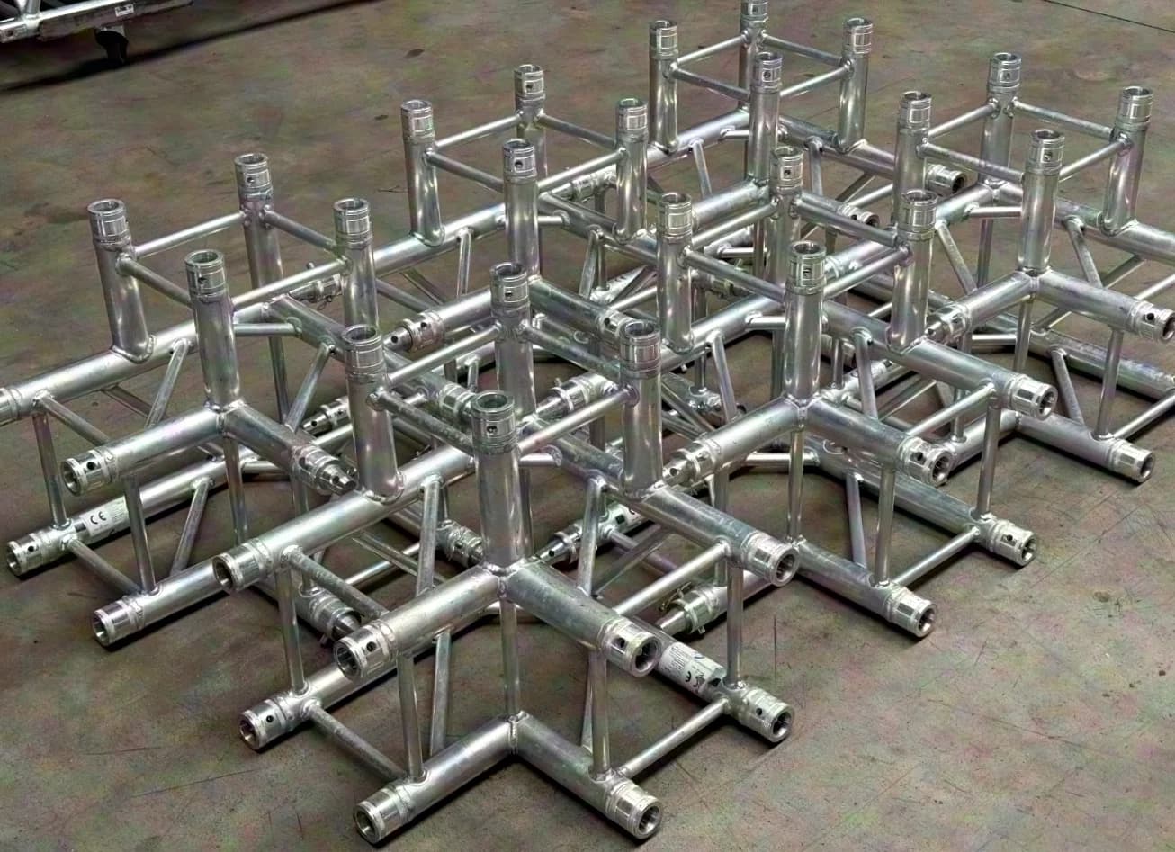 Global Truss F34 C30 90° 3-Way Corner | 0.5m | Silver