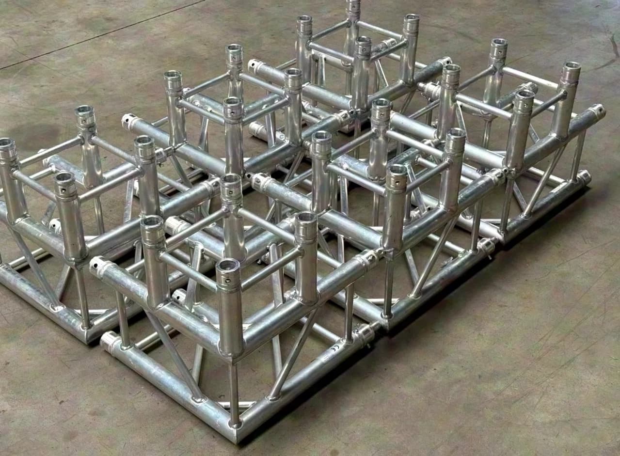 Global Truss F34 C30 90° 3-Way Corner | 0.5m | Silver