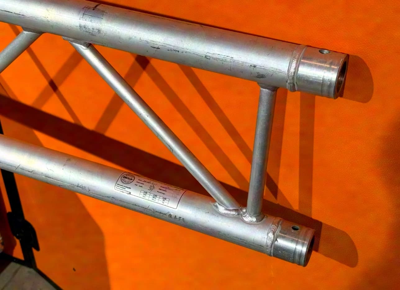 Global Truss FD32 2-point truss 3.0m silver