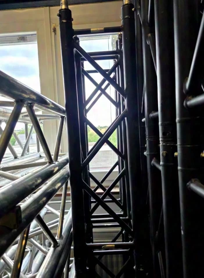 Global Truss black