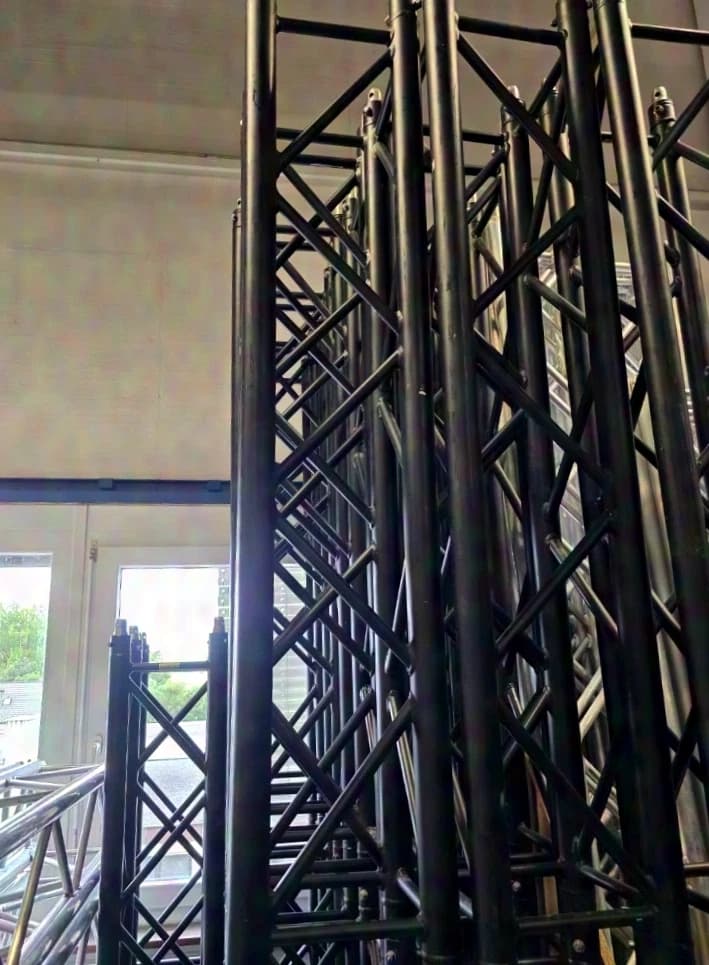 Global Truss black