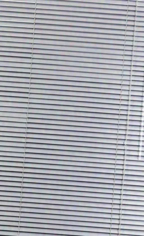 Large silver blind 2,20 x 1,00 meter nearly new
