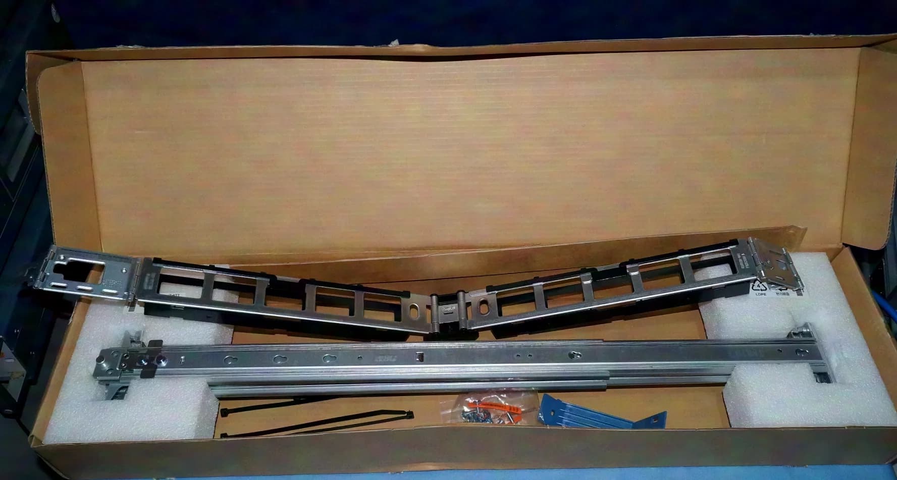 HP 487267-001 Rack Mount Hardware Rail Kit (with Cable Arm)
