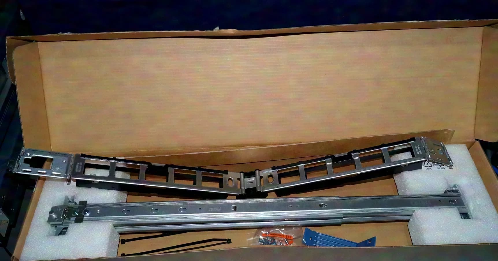 HP Rack Mount Kit Shelf Long Square 25“ - 36“