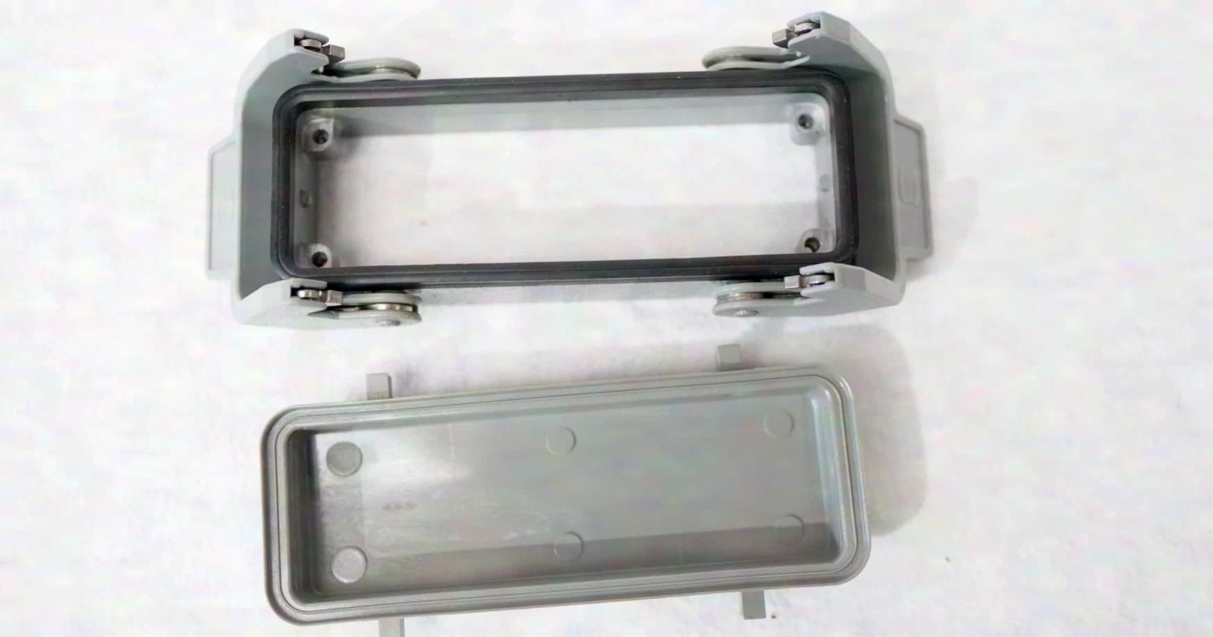 Harting Housing 24/64/108-pole with Lid (Set of 8)