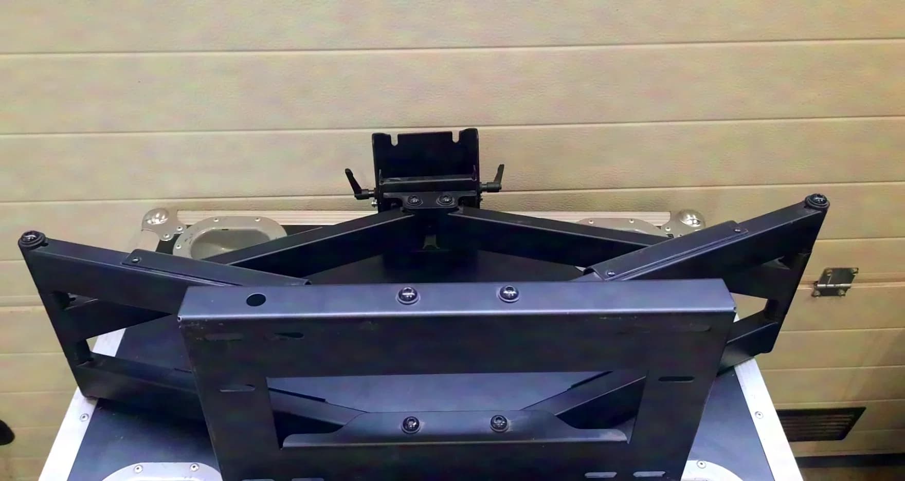 Heavy-Duty Display Mount
