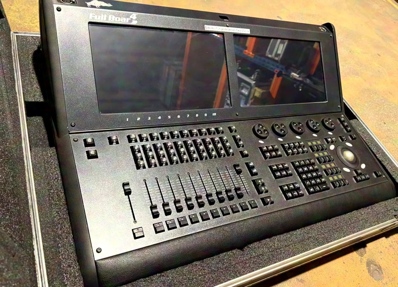 High End Systems HOG Full Boar 4 incl. Flightcase