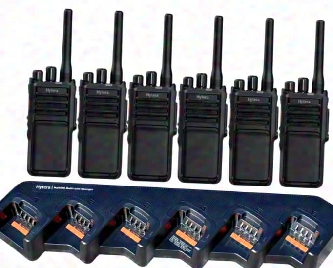 Hytera HP505 UHF Handheld Radio Set incl. 6-Bay Charger