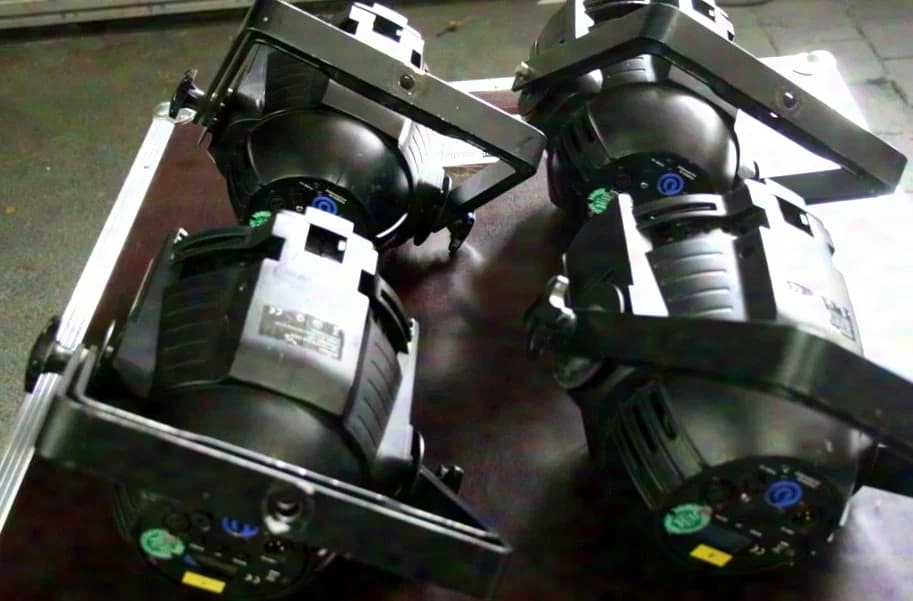 Ignition complete set of 8 RGB LED spotlights with zoom function