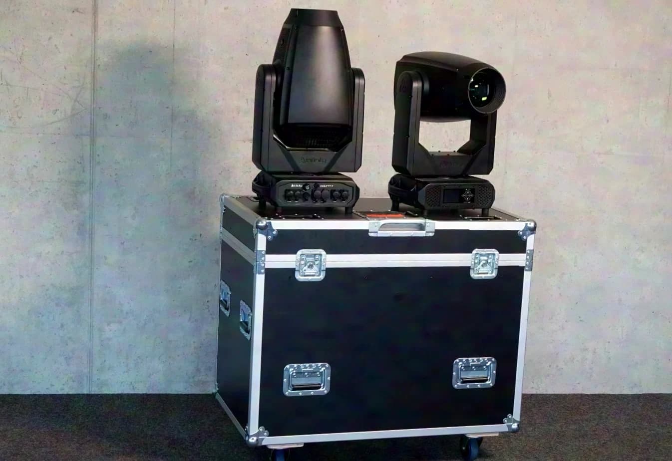 Infinity Furion S402 Spot Moving Head 2-piece SET, incl. Case, SPECIAL CLEARANCE ITEM, DEMOWARE