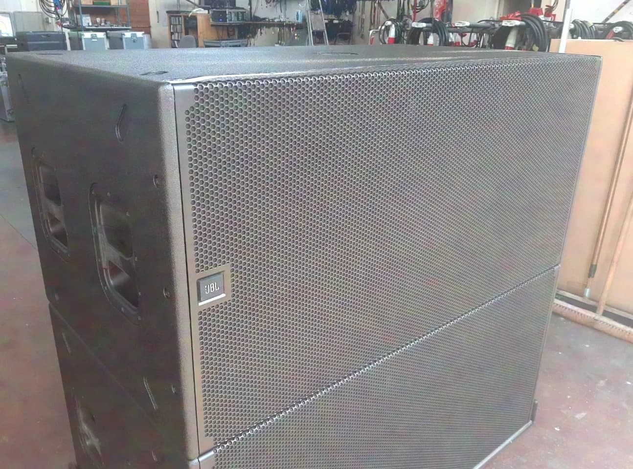 JBL SRX 928S active subwoofer 2x18 inch bass cabinet