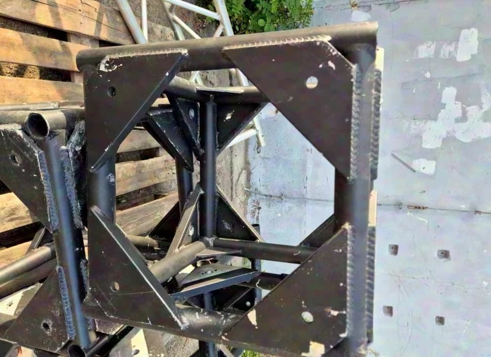 JTE / James Thomas Engineering Corner 52x52 cm