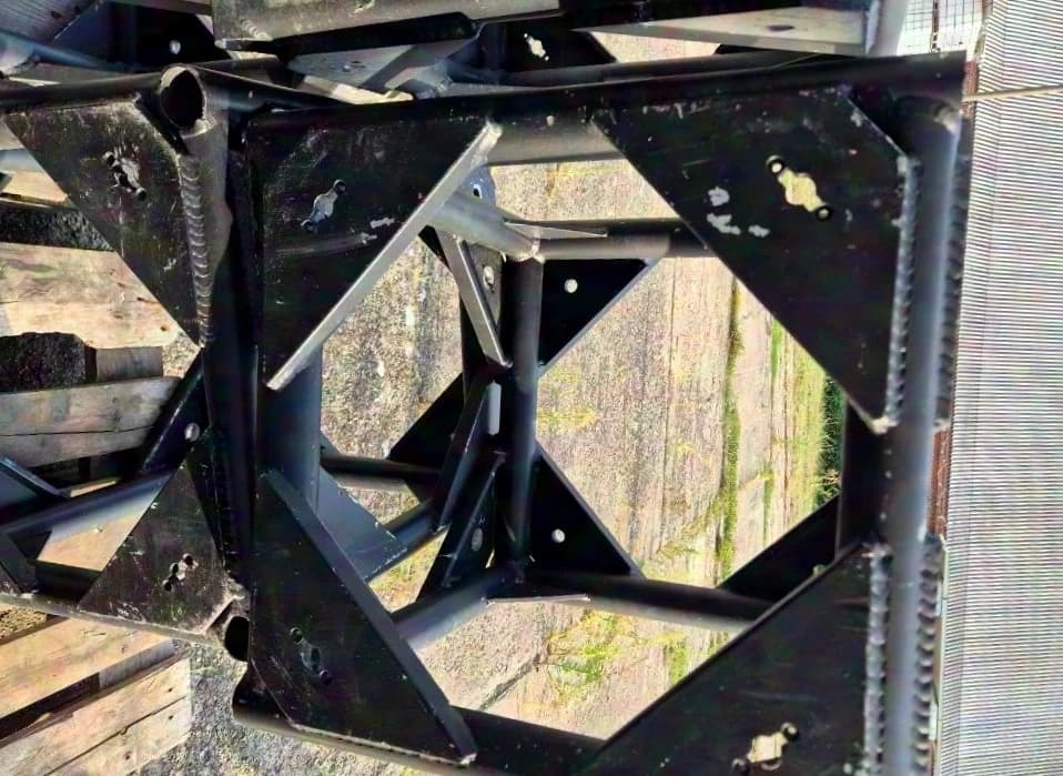 JTE / James Thomas Engineering Corner 52x52 cm