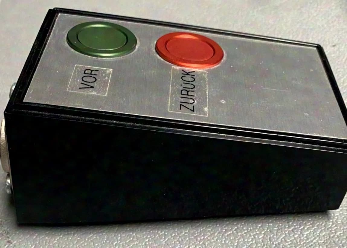 JVT CUE-Light Wired Signal Sender - Status Indicator - 2 Pieces in Set with Case