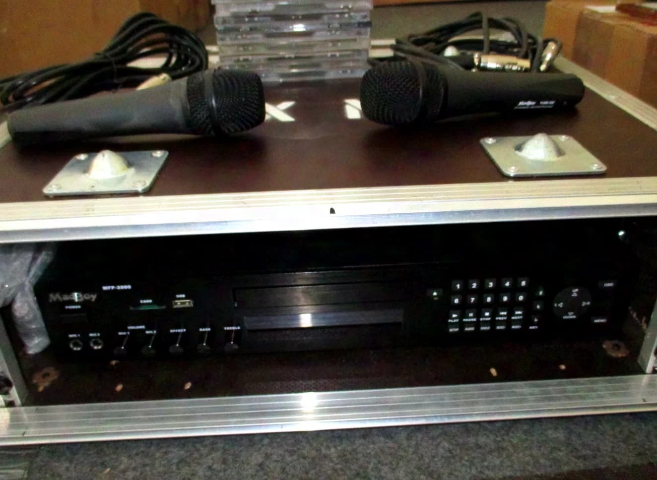 Karaoke system: Madboy MFP-2000 Multiformat Karaoke Player incl. 18 popular German Video CDs (over 300 karaoke videos), 2 microphones, in case