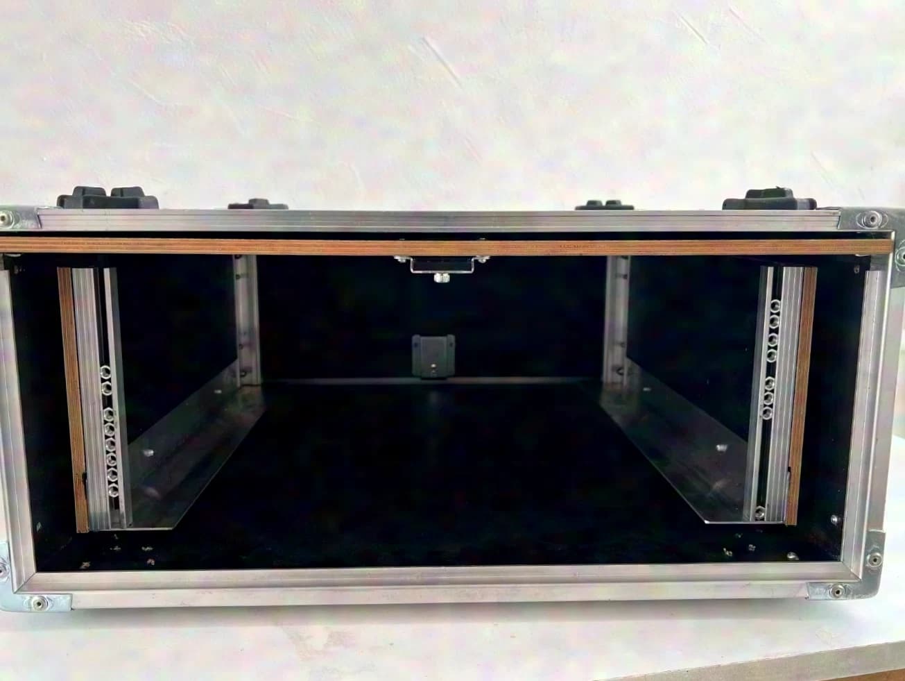 Kisten Manufaktur 4HE QSD Slidedoor Rack (very sturdy & tour-ready)