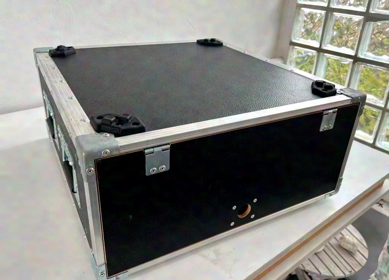 Kisten Manufaktur 4HE QSD Slidedoor Rack (very sturdy & tour-ready)