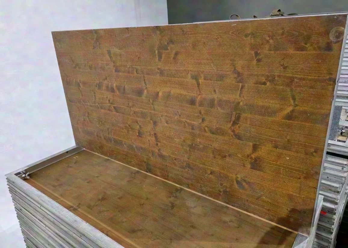 Kleu compatible 2x1m platforms with wooden panel