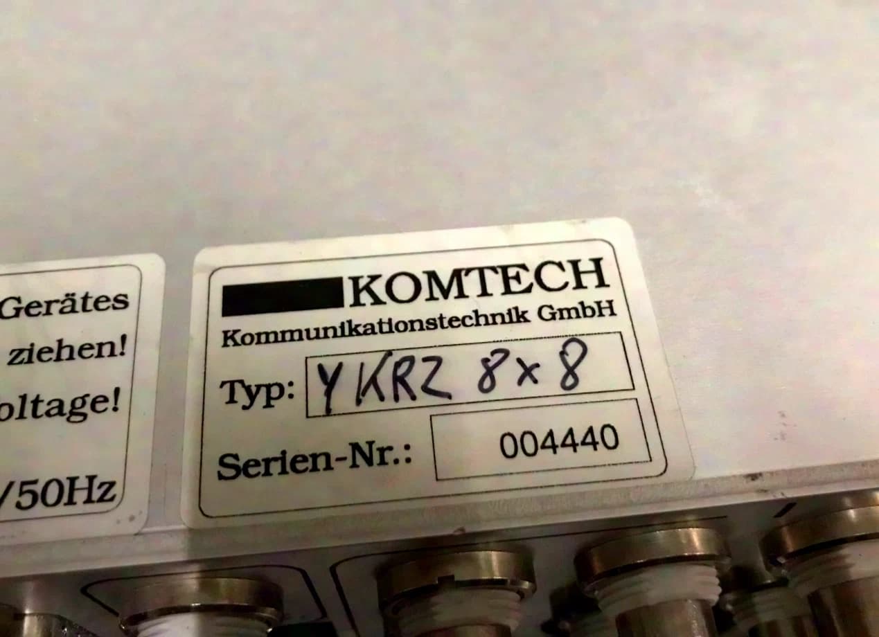 Komtech YKRZ8x8 8-way routing switcher