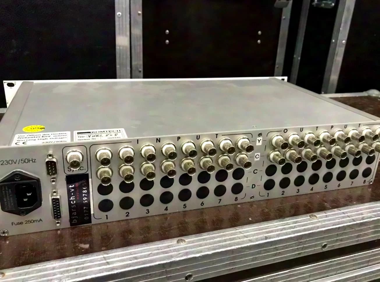 Komtech YKRZ8x8 8-way routing switcher