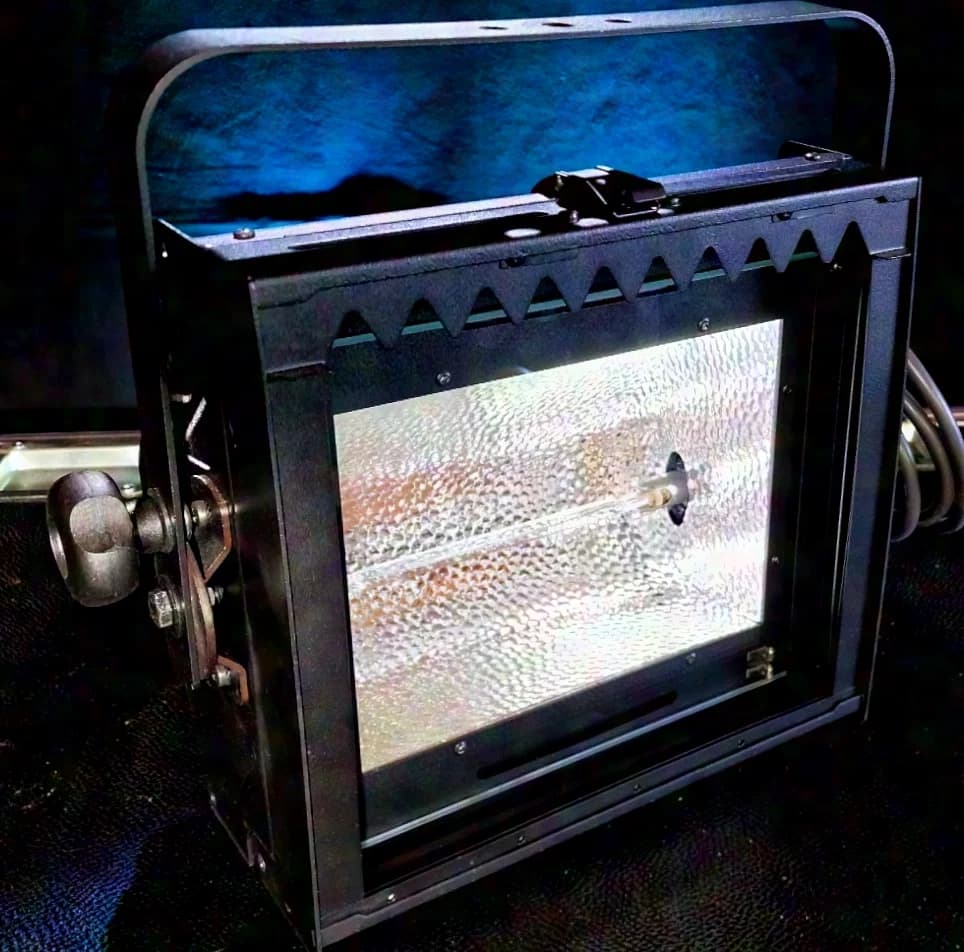 LDR Inno A1000 asymmetric 1000W Cyclo floodlight (Ultralite) - nearly new in original packaging