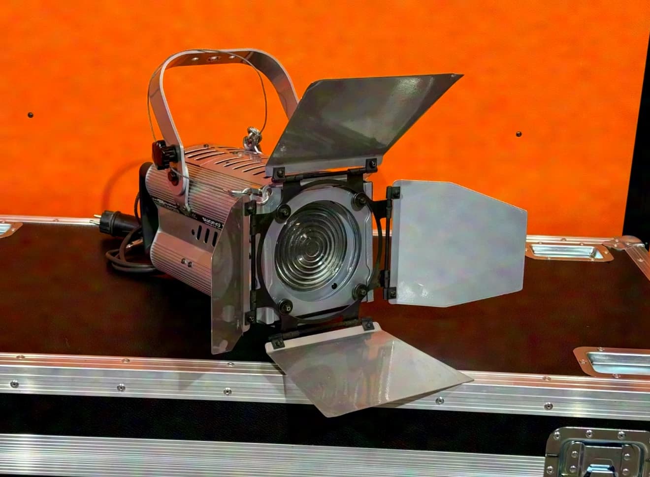 LDR Suono F250 Fresnel Spotlight