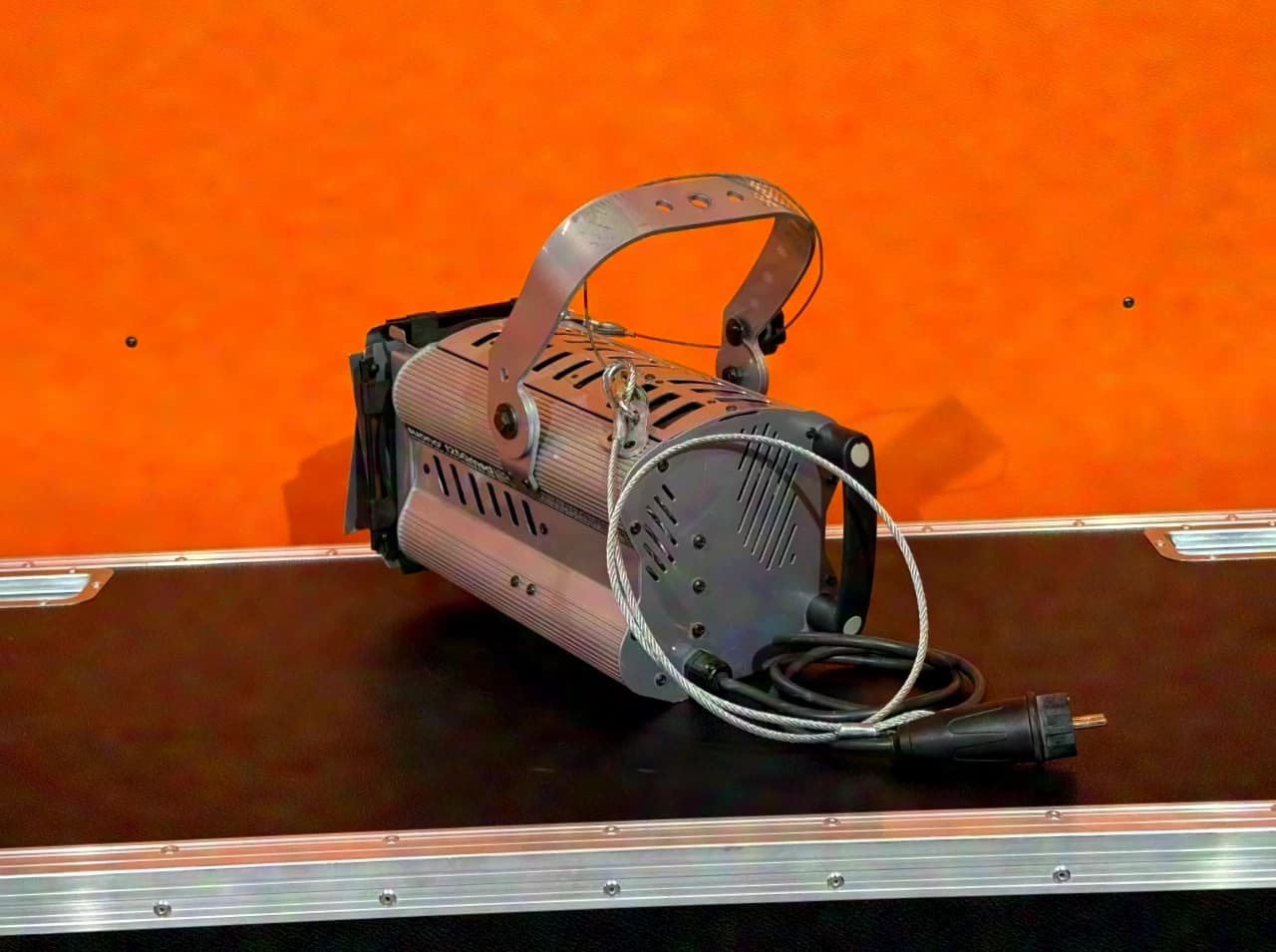 LDR Suono F250 Fresnel Spotlight
