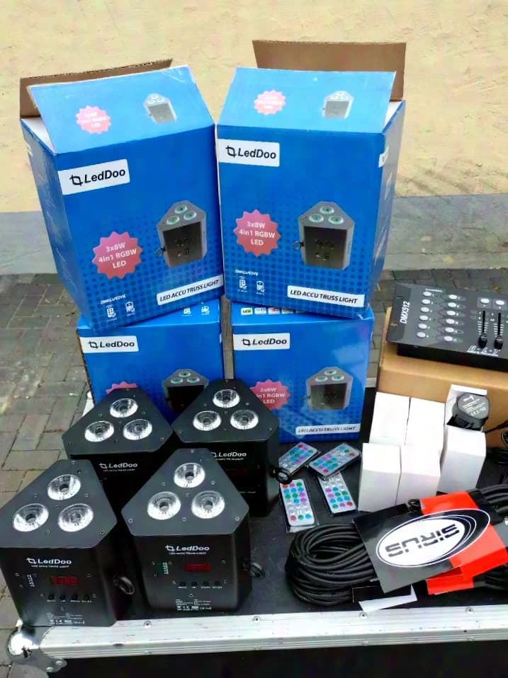 LEDDOO Battery SET LED Spot Trusslight RGBW PAR