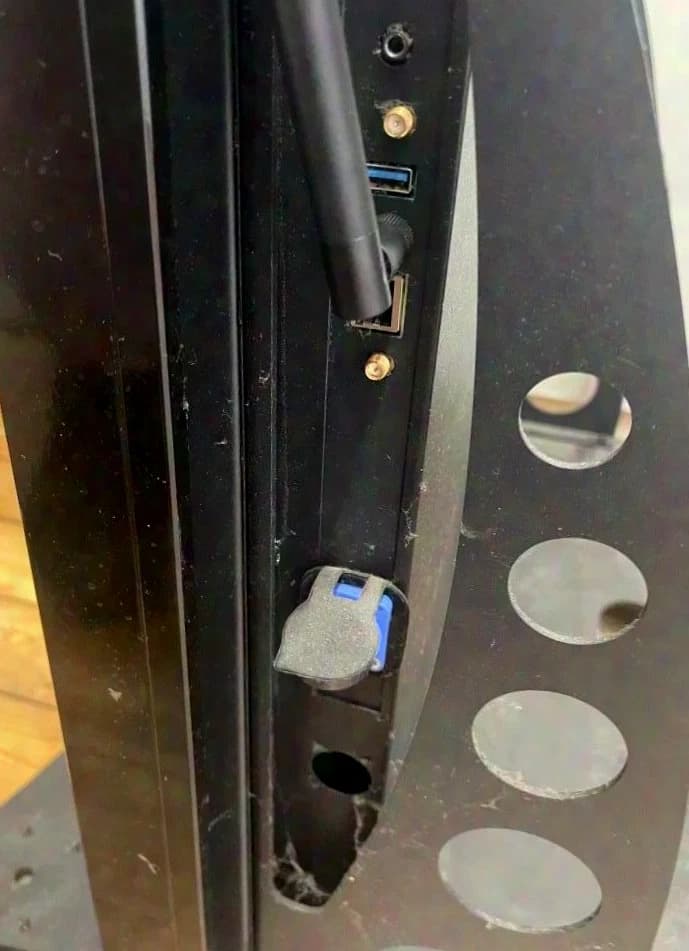 LED advertising pillars with NovaStar Taurus T-30 media controller