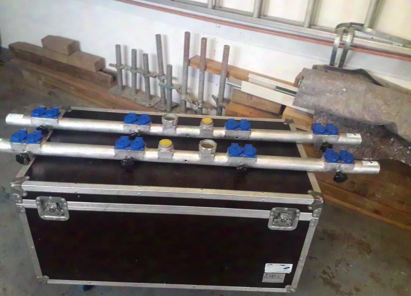 LIGHT ALU tube with Socapex IN / OUT + Schuko 8 CH