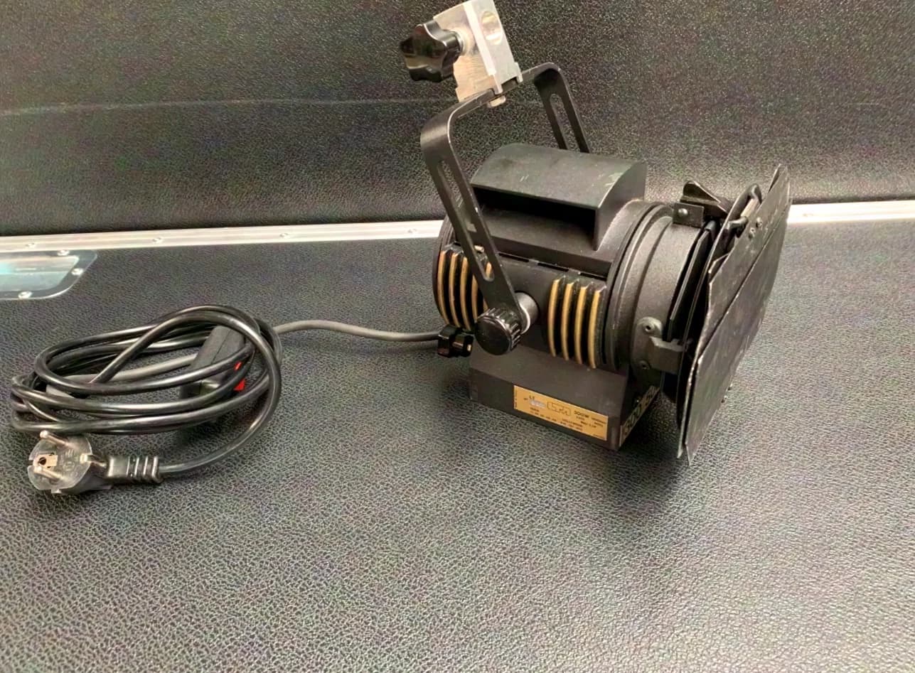 LTM Pepper 300/500W Fresnel spotlight, 90 units