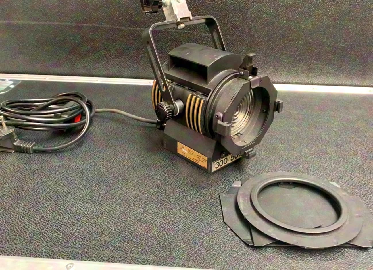 LTM Pepper 300/500W Fresnel spotlight, 90 units
