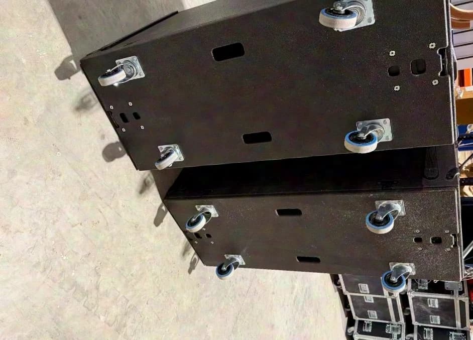 L acoustics Ks28 with plate and cover